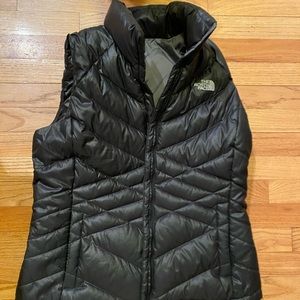 Women’s medium north face vest